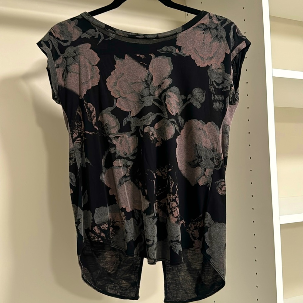 Barely worn Wilfred (Aritzia) top. XXS.